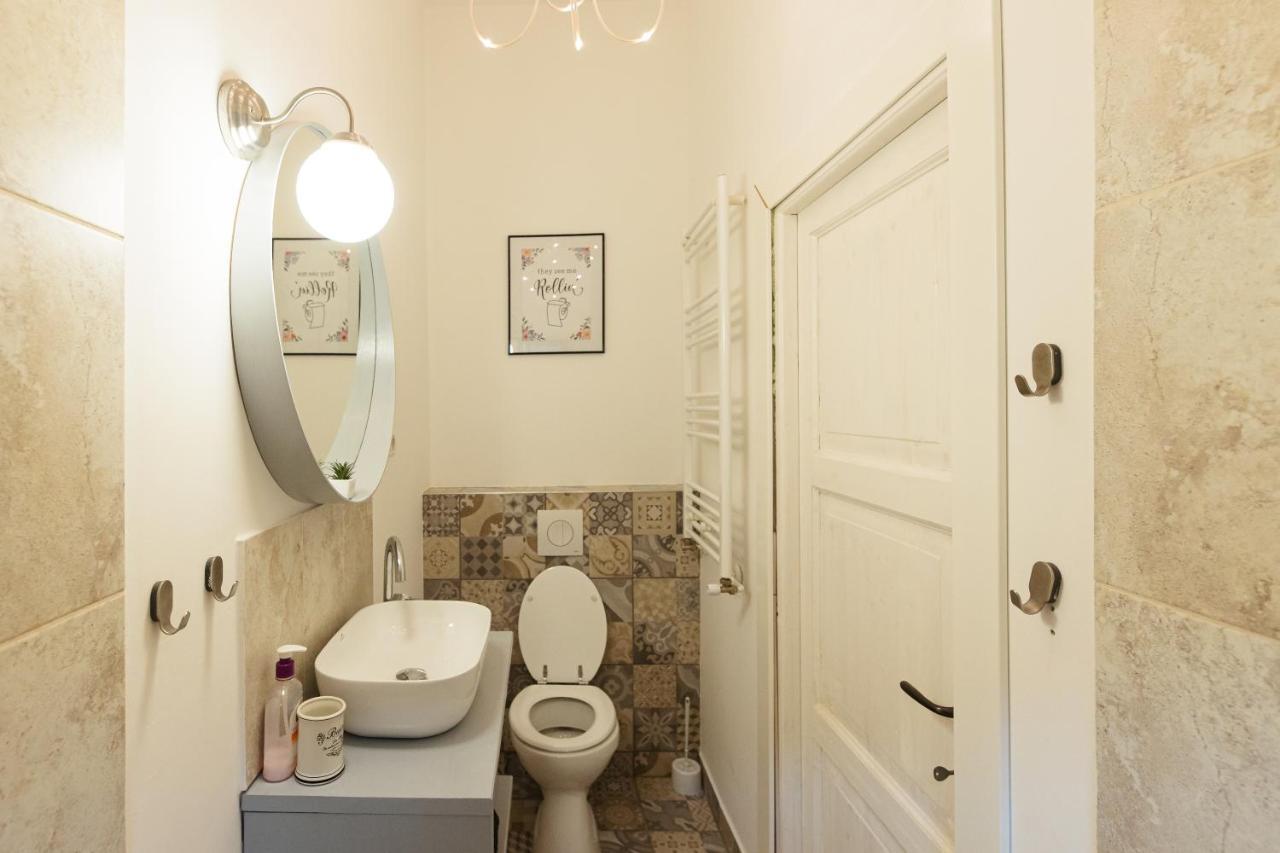 Chic Apartment In Historical City Center Timisoara Exterior photo